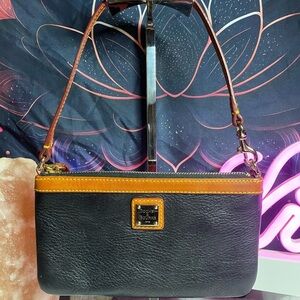 EUC Vintage Dooney & Bourke Pebbled Leather Clutch/Wristlet